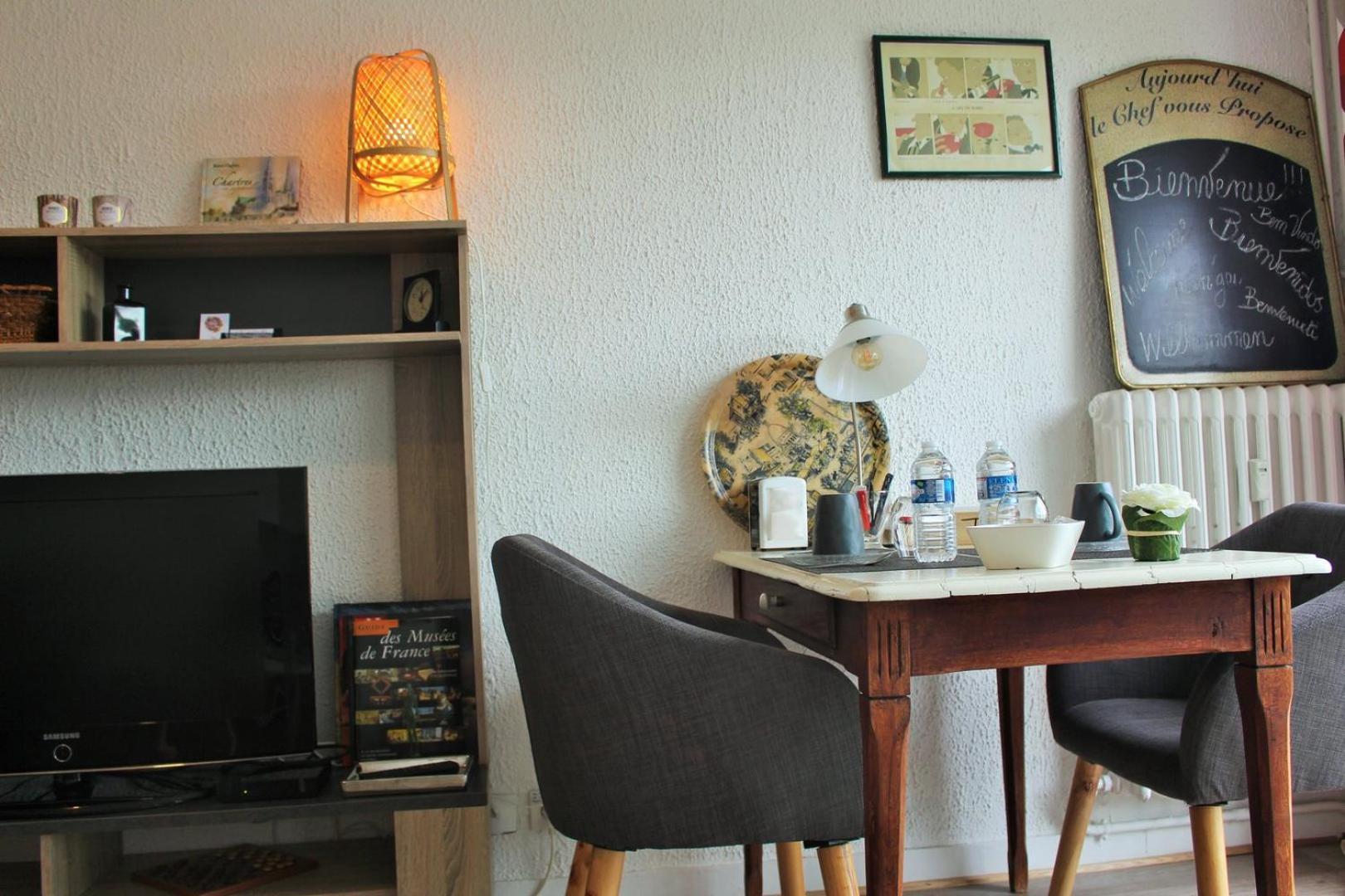 Le Clos Pichot - Studio Avec Balcon, Parking Prive - 5Mn Gare Chartres Exteriér fotografie